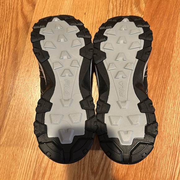 Fila sneakers size 10 - Picture 4 of 6